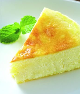 Délicieux gâteau à l'éponge douce en poudre prémixée de différentes saveurs