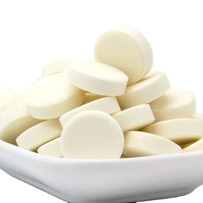 Un bonbon à base de lait multicolore, agréable et savoureux pour les collations