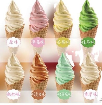 Servez doucement de la crème glacée en poudre Mélon et autres saveurs pour des friandises savoureuses